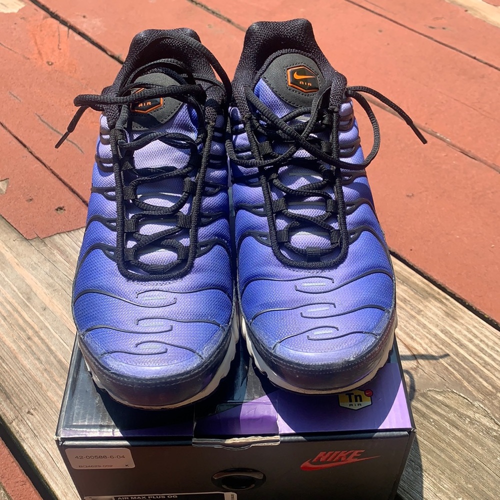 I’m selling the Airmax Plus Purple Voltage in a 9.